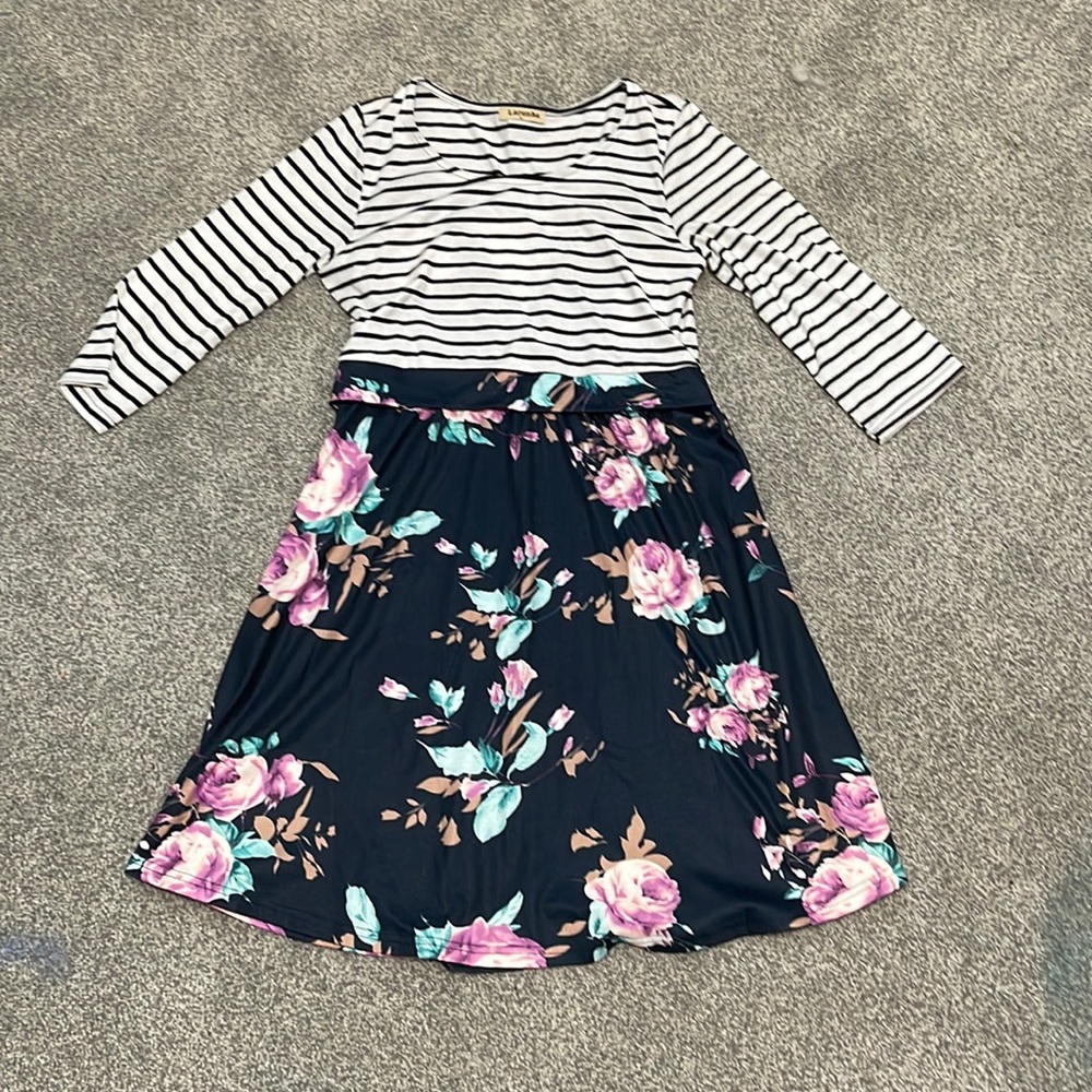 Larenba Floral Nursing Dress Size Medium
